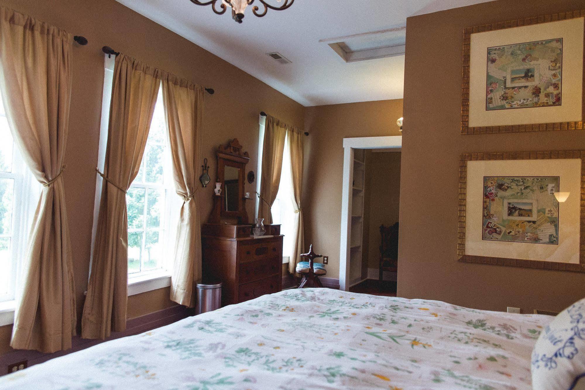 Orchard House Bed And Breakfast Granville Exterior photo