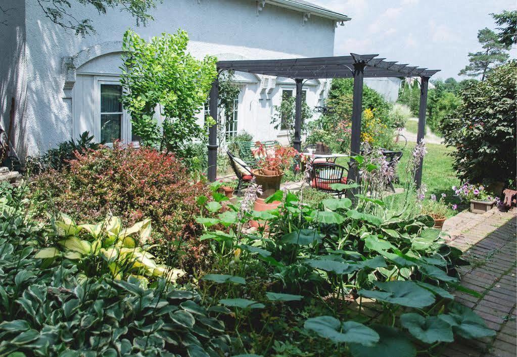 Orchard House Bed And Breakfast Granville Exterior photo